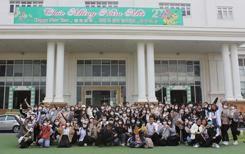 THỰC TẾ THUYẾT MINH DU LỊCH CẢNH ĐIỂM BẰNG TIẾNG TRUNG
